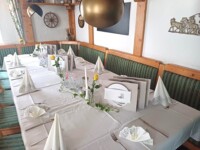 Festlich gedeckte Tafel im Allgäu-Stüble in der Goldenen Traube in Kempten Festlich gedeckte Tafel im Allgäu-Stüble in der Goldenen Traube in Kempten