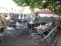 Den Sommer geniessen, mit Freunden, Kollegen, der Familie im Biergarten Gasthof Goldene Traube in Kempten Den Sommer geniessen, mit Freunden, Kollegen, der Familie im Biergarten Gasthof Goldene Traube in Kempten