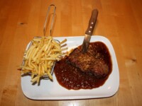 Zwiebelrostbraten mit Pommes, Sauce und Röstzwiebeln (hier Umbestellung normal mit Spätzle) Zwiebelrostbraten mit Pommes Frites, Sauce und Röstzwiebeln (hier Umbestellung normal mit Spätzle)