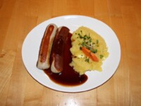2 Stück Bratwürste mit Sauce und Kartoffelsalat 2 Stück Bratwürste mit Sauce und Kartoffelsalat