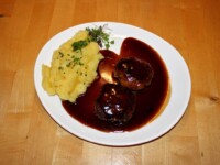 Fleischküchle (2 Stück) mit Bratensauce und Kartoffelsalat Tagesgericht - Fleischküchle (2 Stück) mit Bratensauce und Kartoffelsalat