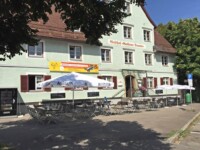Aussenansicht mit Terrasse und Eingang Gasthof Goldene Traube in Kempten