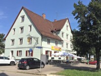 Aussenansicht mit Terrasse und Eingang Gasthof Goldene Traube in Kempten