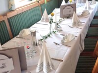 Festlich gedeckte Tafel im Allgäu-Stüble in der Goldenen Traube in Kempten Festlich gedeckte Tafel im Allgäu-Stüble in der Goldenen Traube in Kempten