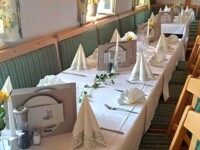 Festlich gedeckte Tafel im Allgäu-Stüble in der Goldenen Traube in Kempten Festlich gedeckte Tafel im Allgäu-Stüble in der Goldenen Traube in Kempten